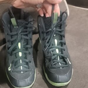 Nike Kids Black and Lime Sneakers